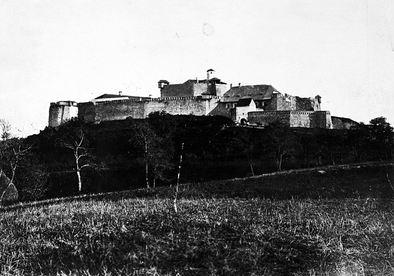 Cetin, grad srednjovjekovni, pretvoren u tursku tvrđu, a kasnije u krajišku kasarnu, Cetin Castle