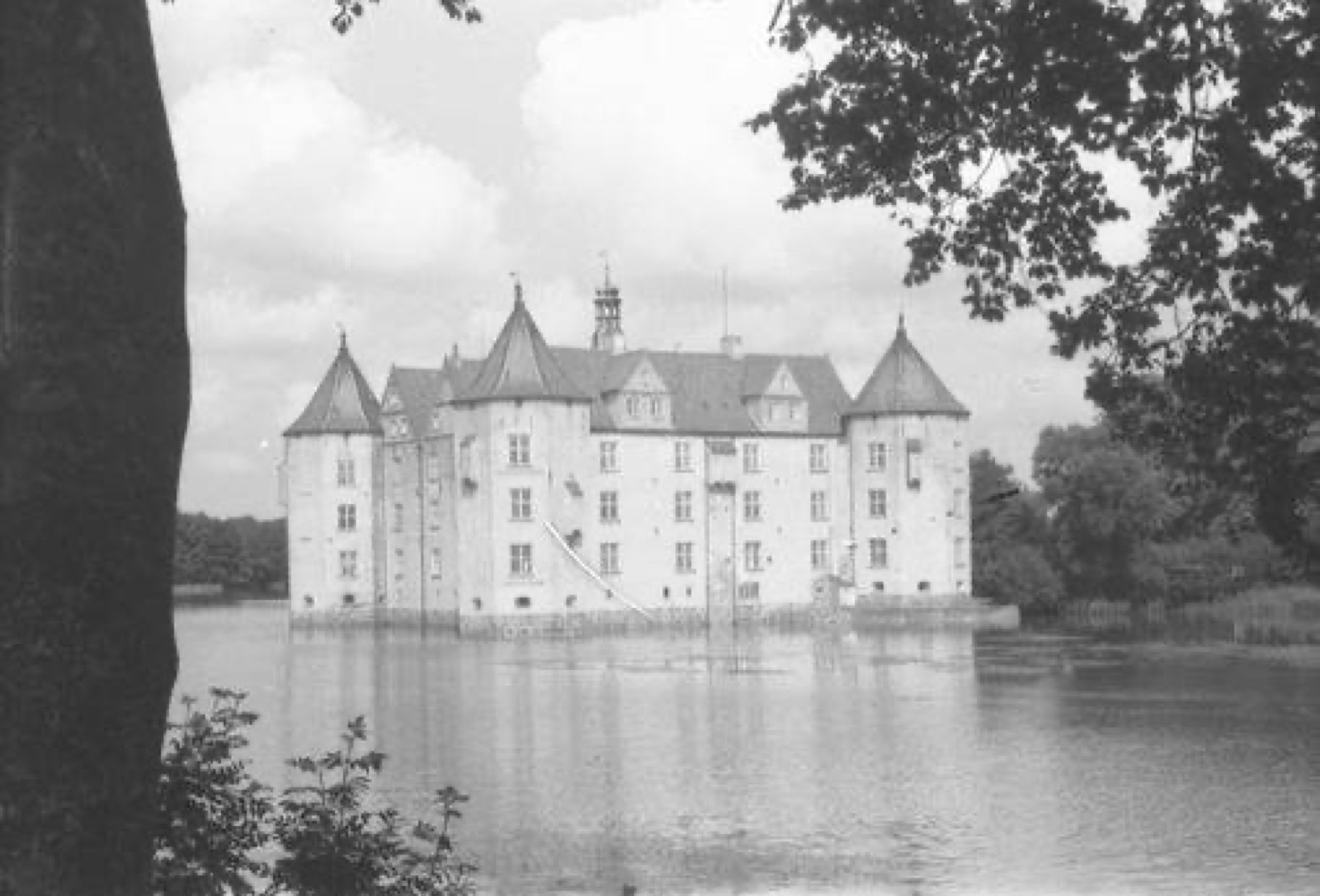 Glücksburg: [Schloss] Glücksburg mit Vordergrund, Glücksburg Castle