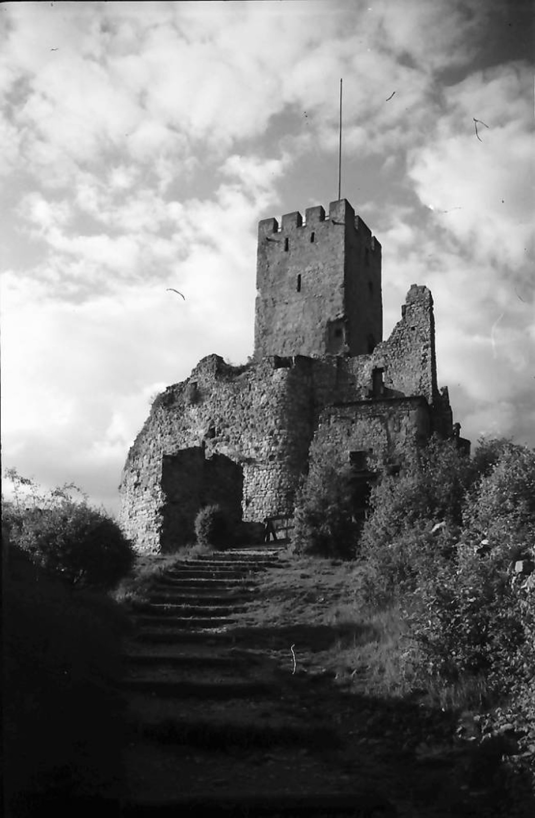 Rötteln: Burg Rötteln von unten, Rötteln Castle