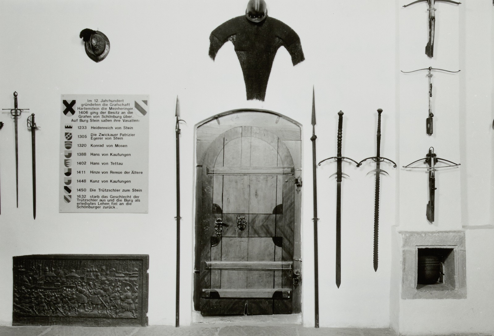 Stein Castle, museum, anteroom with exhibits, Stein Castle